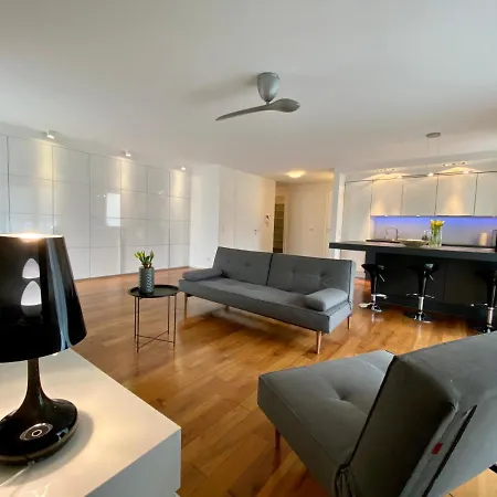 Aravel Old Town Apartments Apartment
